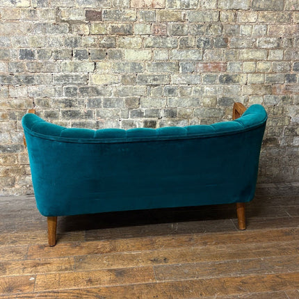 Girona Luxury Modern Minimalist Sofa with Sculptural Curved Backrest Customisable Designer Couch for Boutique Interiors